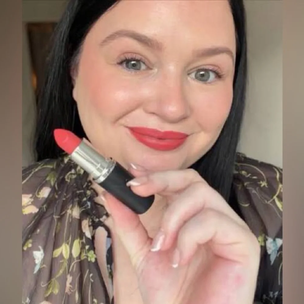 BNIB MAC Cosmetics MACximal Matte Lipstick — Dare Me - Picture 4 of 4